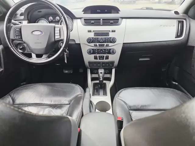 2009 Ford Focus SES Leather Heated Seats Automatic Transmission - Photo 12