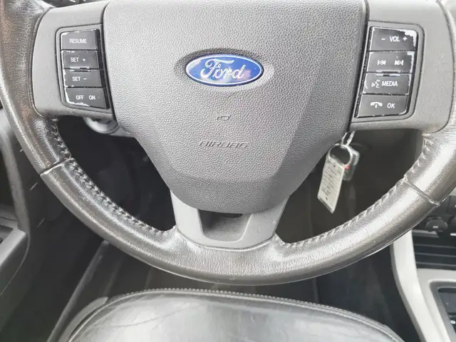 2009 Ford Focus SES Leather Heated Seats Automatic Transmission - Photo 15