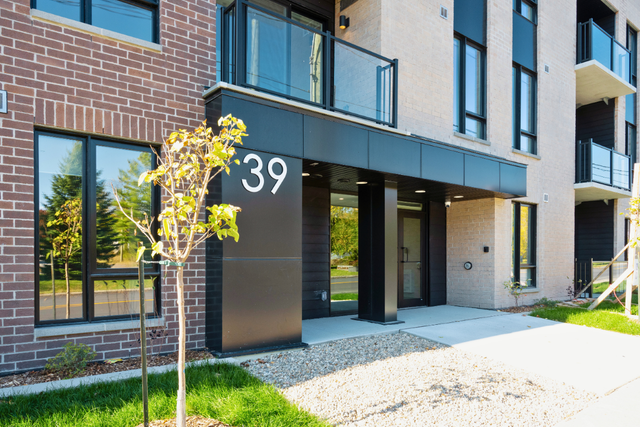 $1996 - 39 Front - 2 BEDROOM UNIT (ALL INCLUSIVE) - Photo 2