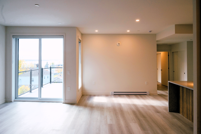 $1996 - 39 Front - 2 BEDROOM UNIT (ALL INCLUSIVE) - Photo 3