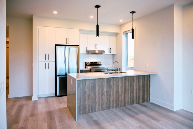 $1996 - 39 Front - 2 BEDROOM UNIT (ALL INCLUSIVE) - Photo 10