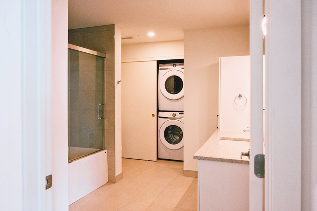 $1996 - 39 Front - 2 BEDROOM UNIT (ALL INCLUSIVE) - Photo 16