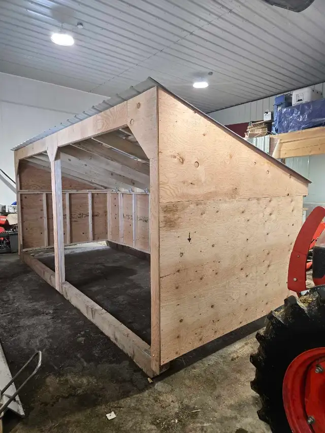 calf shelter - Photo 2