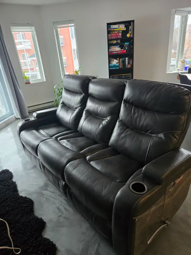 Divan en cuir - 1000$ - Négociable - Neuf