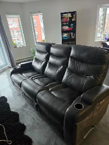 Divan en cuir - 1000$ - Négociable - Neuf