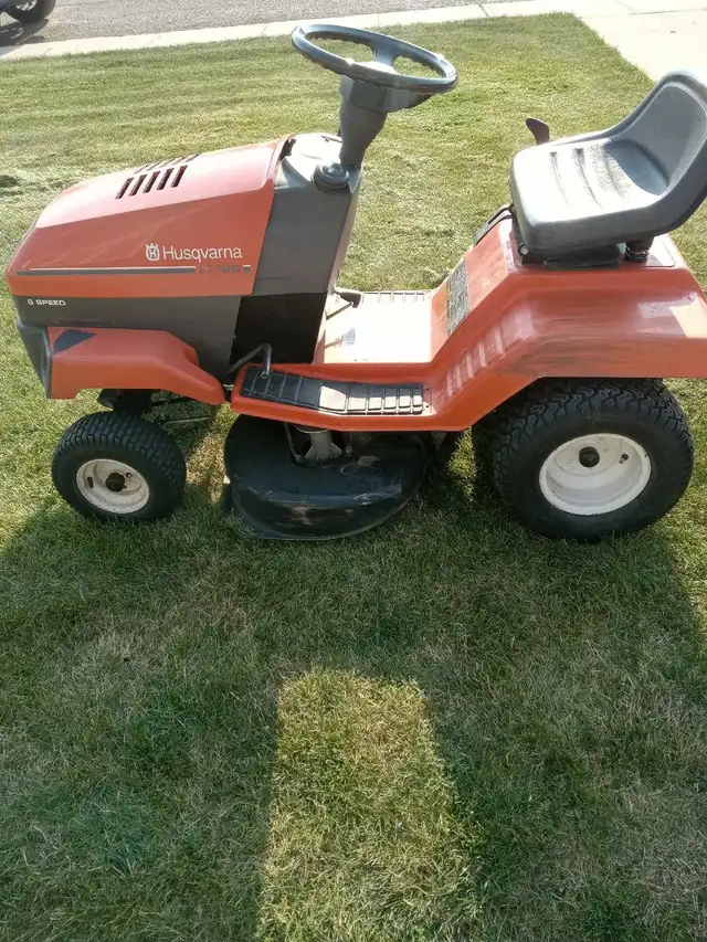For sale Husqvarna ride on lawn mower new engine - Photo 2