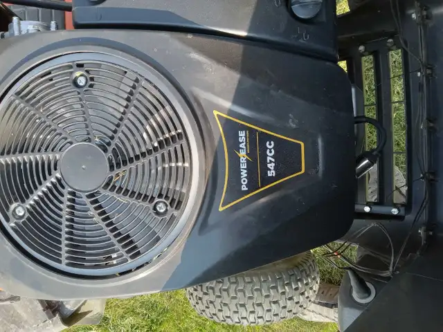 For sale Husqvarna ride on lawn mower new engine - Photo 3