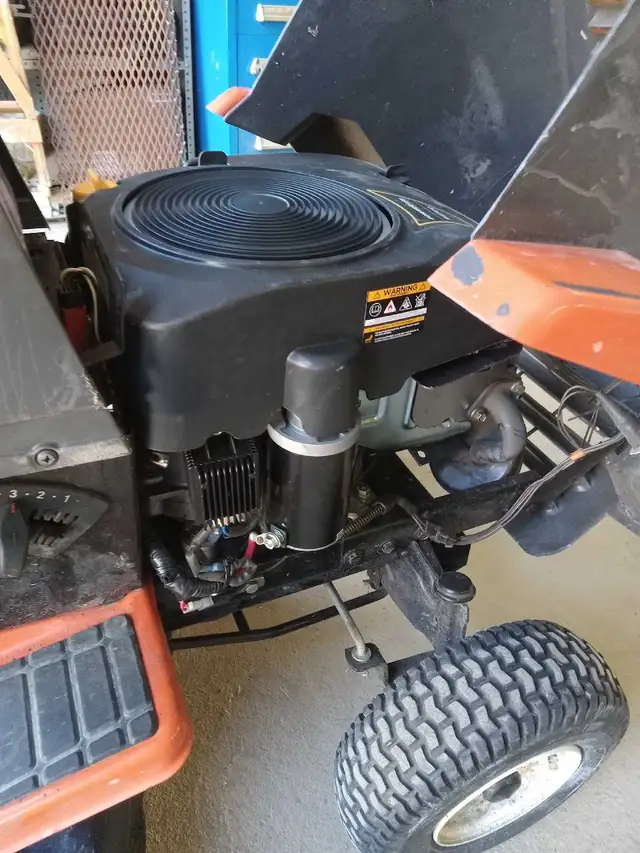 For sale Husqvarna ride on lawn mower new engine - Photo 4