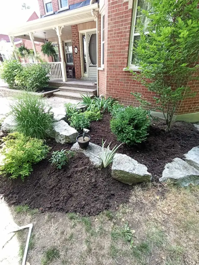 CHEAP SPRING YARD CLEANUPS/GLOWUPS! 647-571-9326 - Photo 6