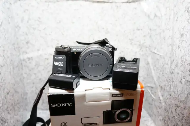 Sony a5000 Camera with unlimited recording & clean HDMI output - Photo 3