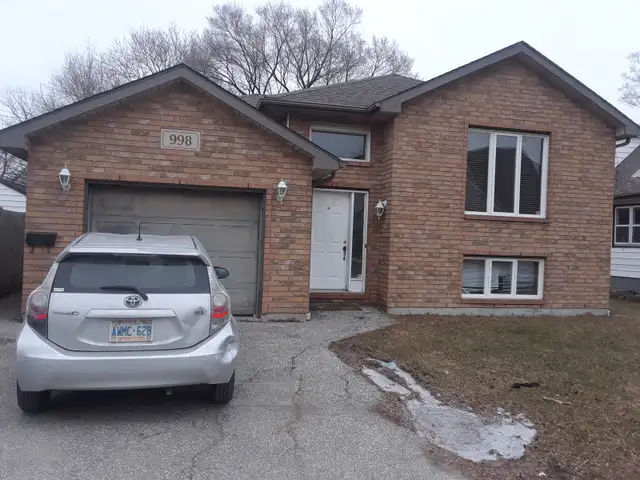 student room(for girl)-close to university and mall
