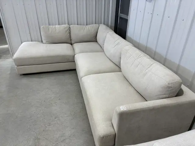 Cream fabric sectional - Photo 2