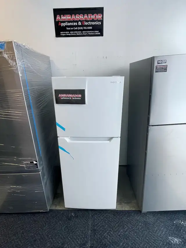 NEW 24" Insignia Top Freezer Fridge (10.1 Cu.Ft) Frost Free