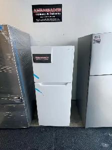 NEW 24" Insignia Top Freezer Fridge (10.1 Cu.Ft) Frost Free