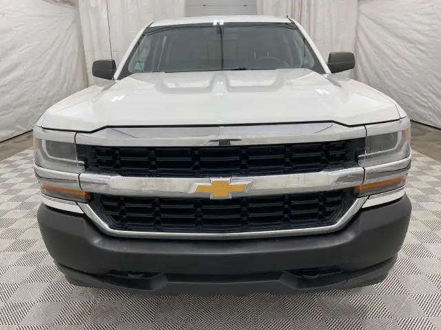 2018 Chevrolet Silverado 1500 - Photo 2