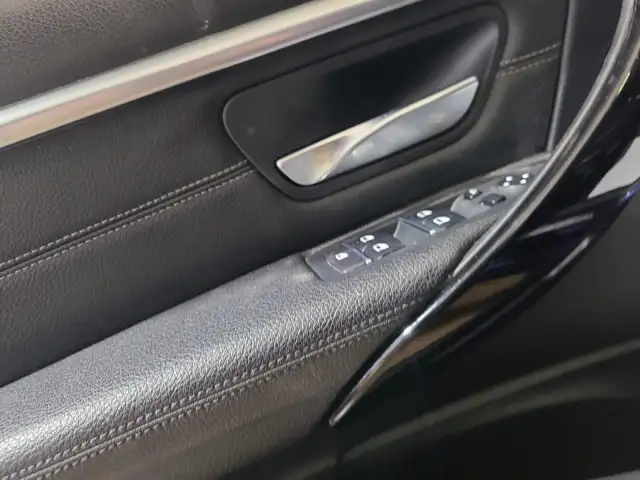 2017 BMW 3 Series 330i xDrive - Photo 11