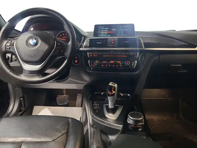 2017 BMW 3 Series 330i xDrive - Photo 12