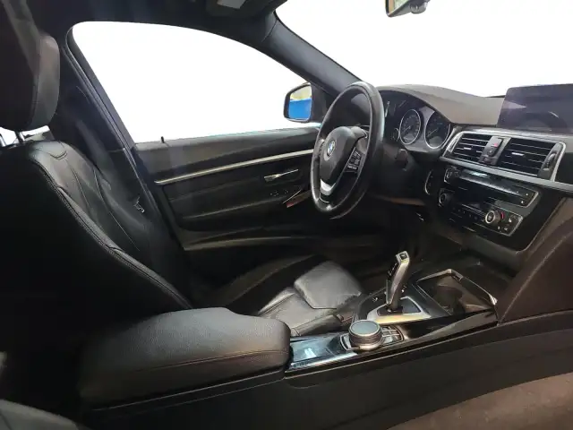 2017 BMW 3 Series 330i xDrive - Photo 16