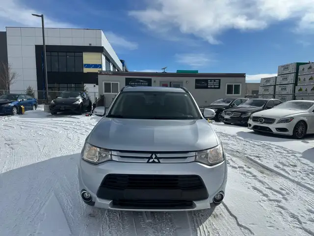 2015 Mitsubishi Outlander SE 4WD V6 : Very Well Serviced - Photo 2