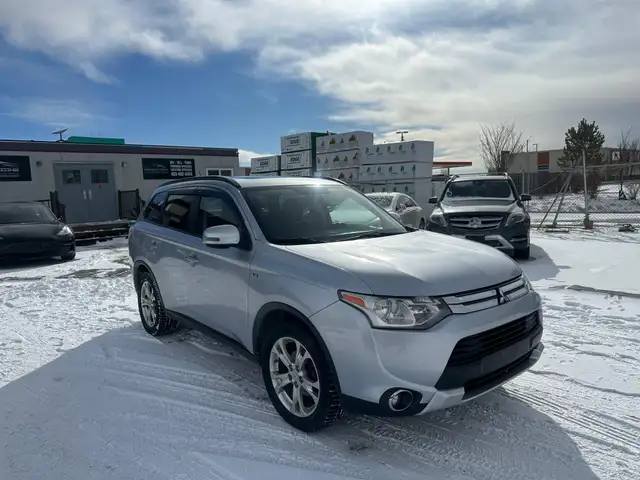 2015 Mitsubishi Outlander SE 4WD V6 : Very Well Serviced - Photo 3