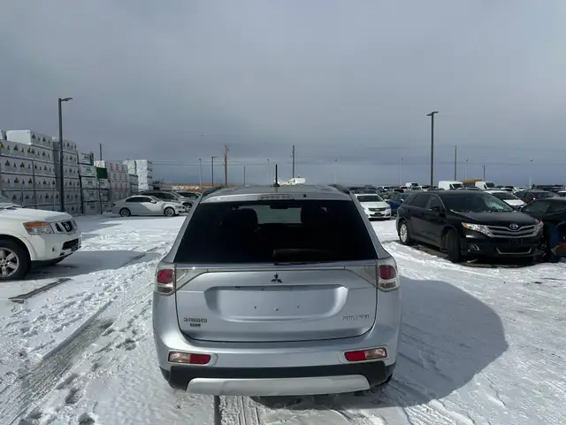2015 Mitsubishi Outlander SE 4WD V6 : Very Well Serviced - Photo 5