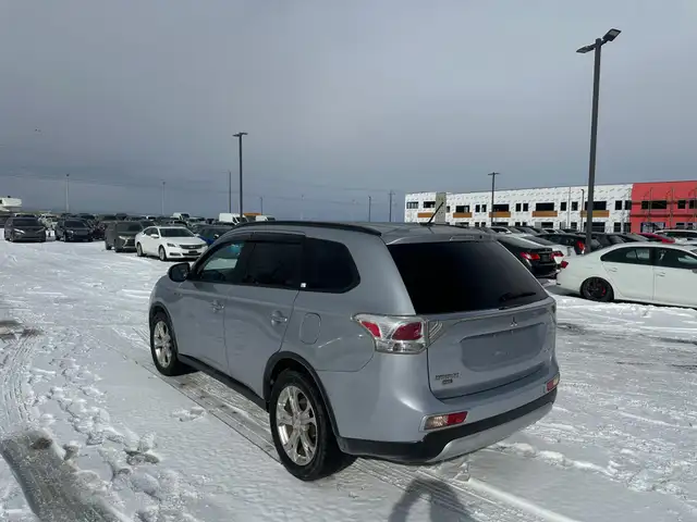 2015 Mitsubishi Outlander SE 4WD V6 : Very Well Serviced - Photo 6