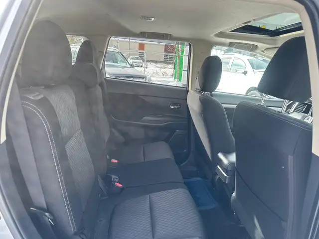 2015 Mitsubishi Outlander SE 4WD V6 : Very Well Serviced - Photo 8