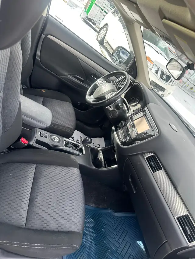 2015 Mitsubishi Outlander SE 4WD V6 : Very Well Serviced - Photo 9