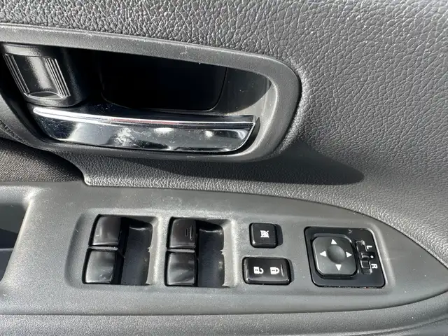 2015 Mitsubishi Outlander SE 4WD V6 : Very Well Serviced - Photo 14