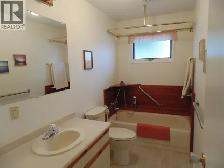 3 bed 1.5 Bath Rental house in South Castlegar - walk to school - Photo 2