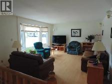 3 bed 1.5 Bath Rental house in South Castlegar - walk to school - Photo 3