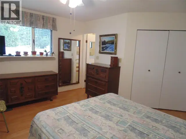 3 bed 1.5 Bath Rental house in South Castlegar - walk to school - Photo 4