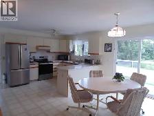 3 bed 1.5 Bath Rental house in South Castlegar - walk to school - Photo 5