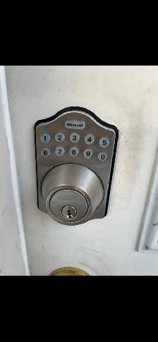 Room for Rent: quiet, clean, upper floor - Photo 8