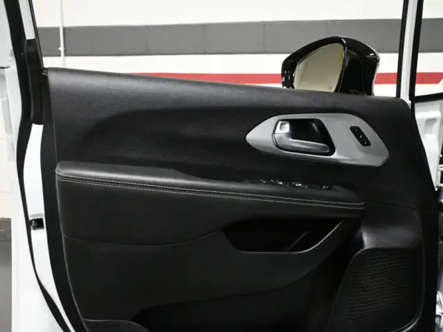 2024 Chrysler Pacifica Touring L S Appearance Leather Panoramic - Photo 11