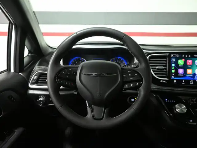 2024 Chrysler Pacifica Touring L S Appearance Leather Panoramic - Photo 12