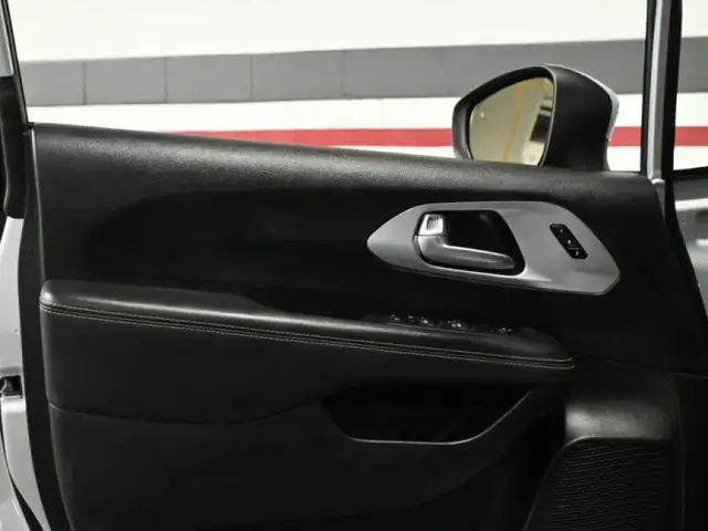 2023 Chrysler Pacifica Touring L No Accident S Appearance AWD Le - Photo 11