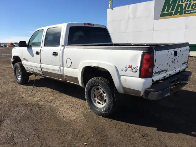 2003 Chevrolet Silverado 2500HD - Photo 3