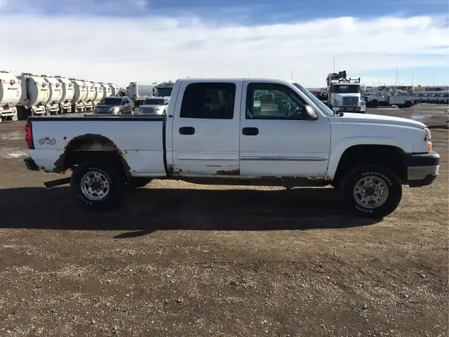 2003 Chevrolet Silverado 2500HD - Photo 7