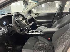 2017 HYUNDAI SONATA SE - Photo 17