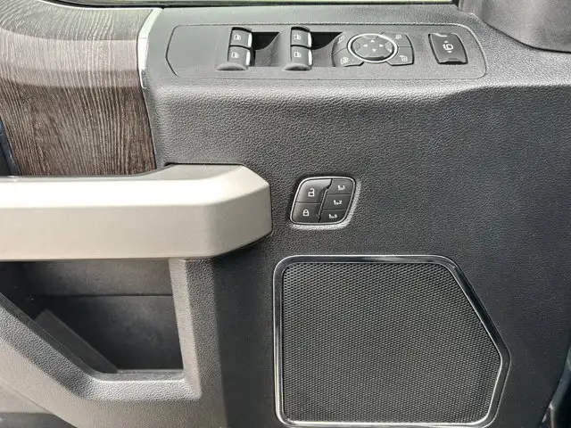 2020 Ford Super Duty F-350 SRW LARIAT / 4WD - Photo 15