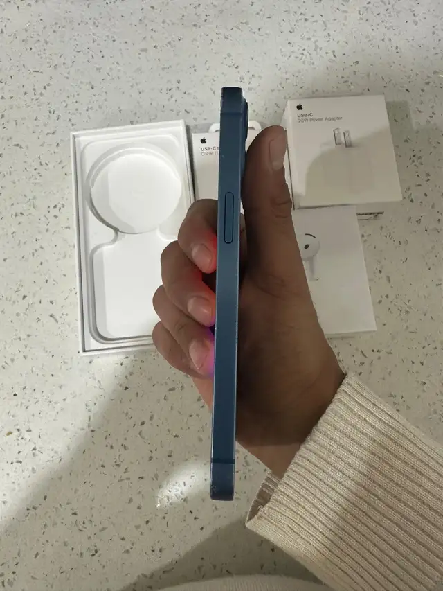 iPhone 13 128gb Airpods/Fast Charger/Delivery - Photo 2