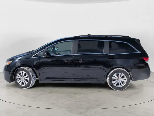 2015 Honda Odyssey SE | Back Up Cam | Remote Start | No Accident - Photo 2