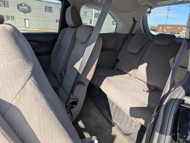 2015 Honda Odyssey SE | Back Up Cam | Remote Start | No Accident - Photo 21