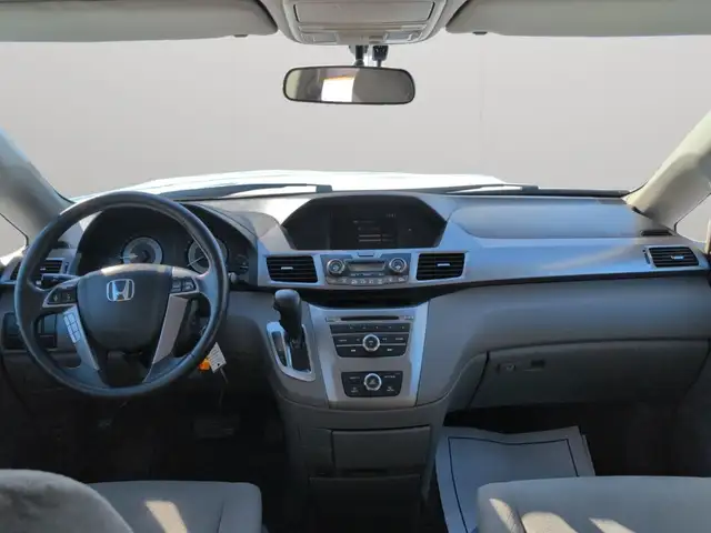 2015 Honda Odyssey SE | Back Up Cam | Remote Start | No Accident - Photo 22