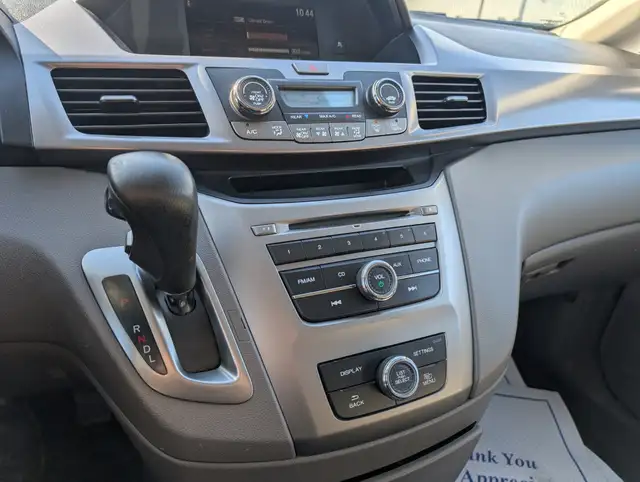 2015 Honda Odyssey SE | Back Up Cam | Remote Start | No Accident - Photo 24