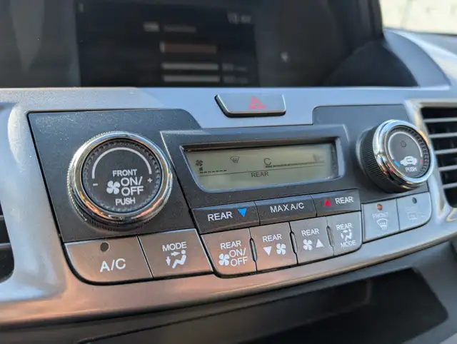 2015 Honda Odyssey SE | Back Up Cam | Remote Start | No Accident - Photo 25