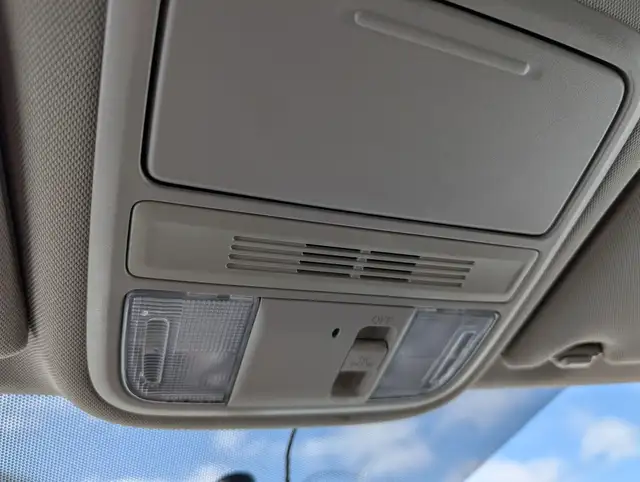 2015 Honda Odyssey SE | Back Up Cam | Remote Start | No Accident - Photo 31