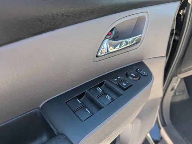 2015 Honda Odyssey SE | Back Up Cam | Remote Start | No Accident - Photo 34