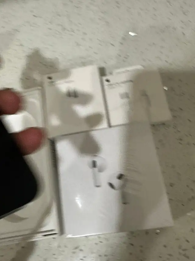 iPhone 16 128gb Airpods/Adapter Pkg/Delivery - Photo 2